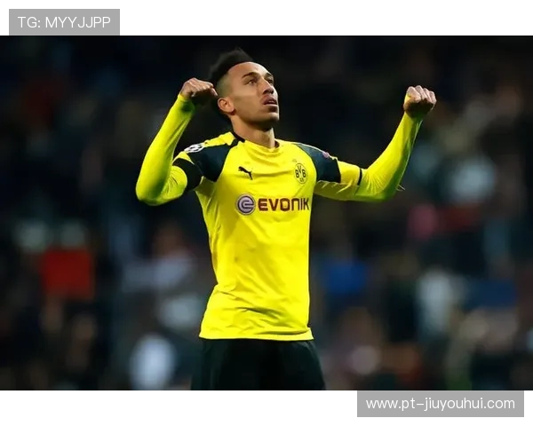 拥有偶像级外貌的足球巨星时尚形象与魅力气质全方位解析深度研读